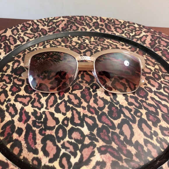 Fashion sunglasses 🕶 - Picture 1 of 3